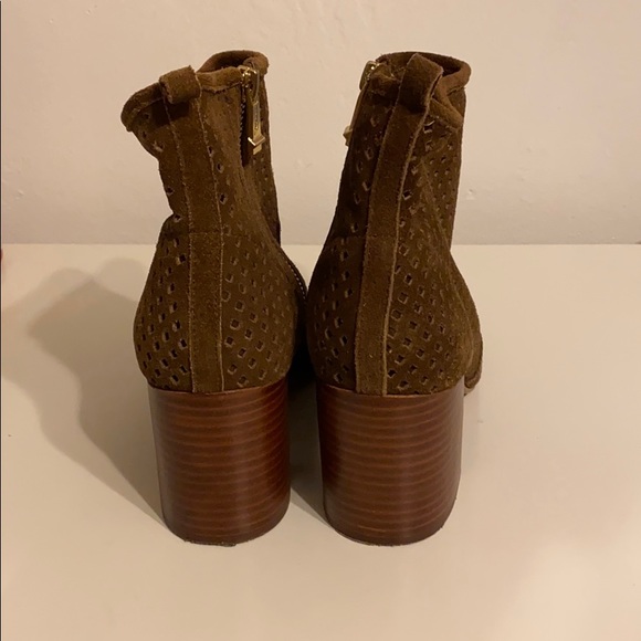 Report Signature Booties - Picture 4 of 5